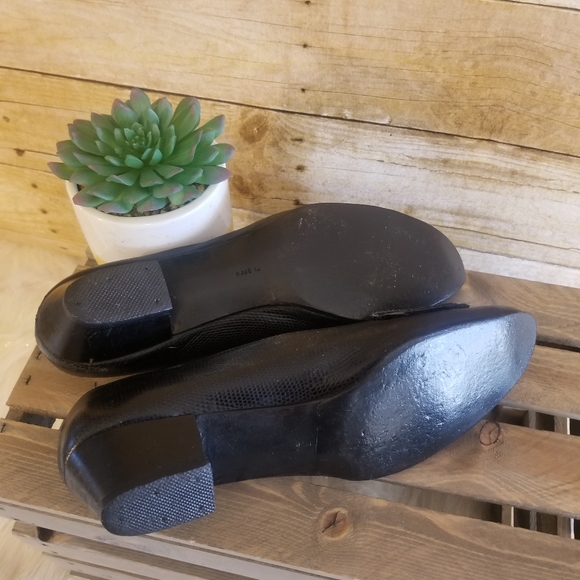 🌟 Vintage Leather Salvatore Ferragamo Women's Shoes - Picture 4 of 6